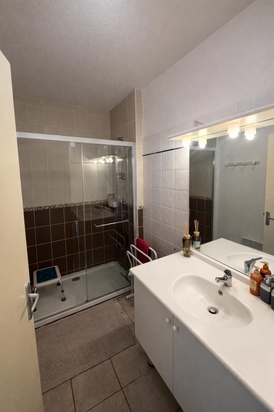 Shower, Bathroom, towels