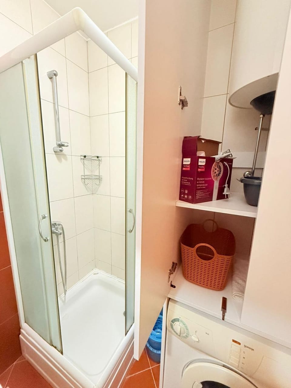 Shower, Toilet, Bathroom, towels, washing machine, dryer