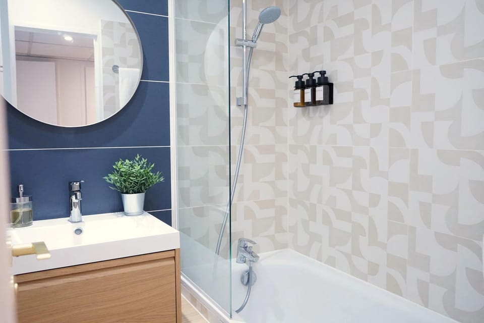 Shower, Bathroom, Bath, hair dryier