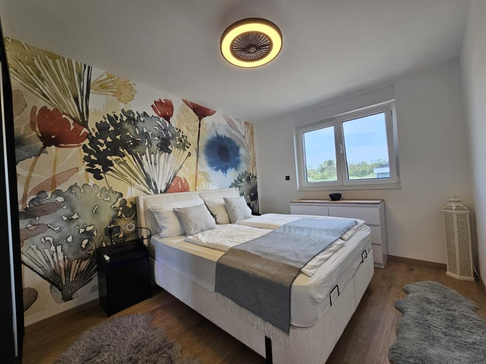 Bed, Photo of the whole room, Bedroom, air conditioner