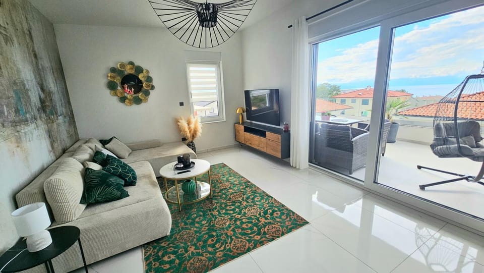 TV and multimedia, Living room, Seating area, Evening entertainment