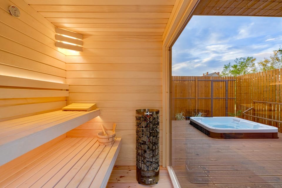 Hot Tub, Sauna