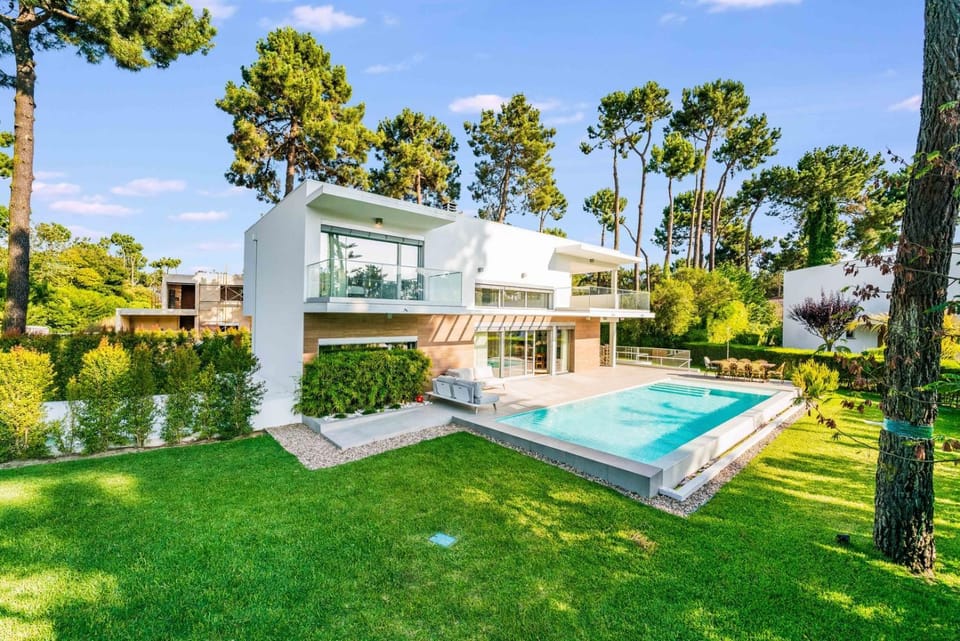 Luxury 4BR Villa w/ Pool & Cinema Golf | By Airnest Villa in Setubal District