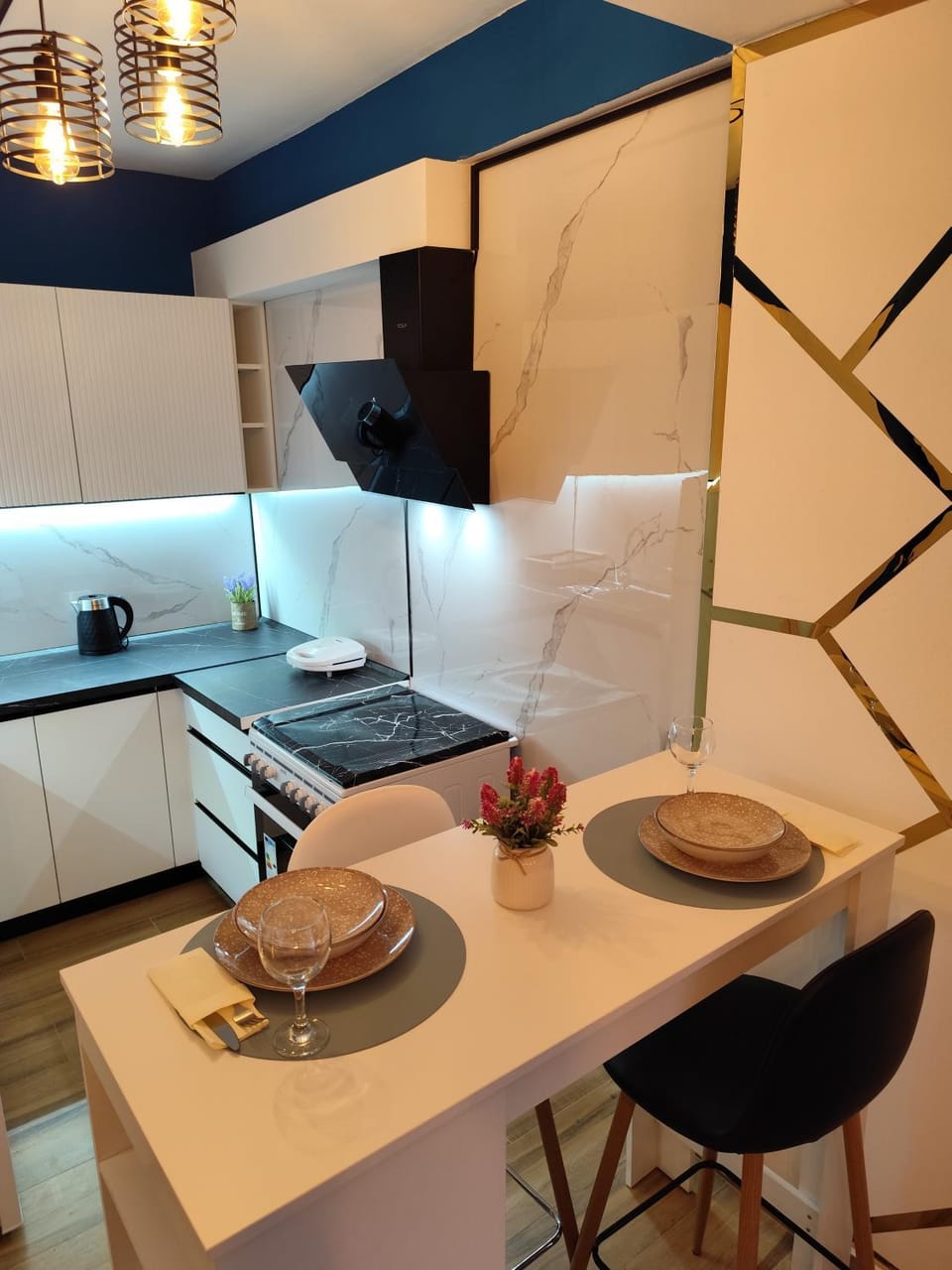 Kitchen or kitchenette, minibar, stove