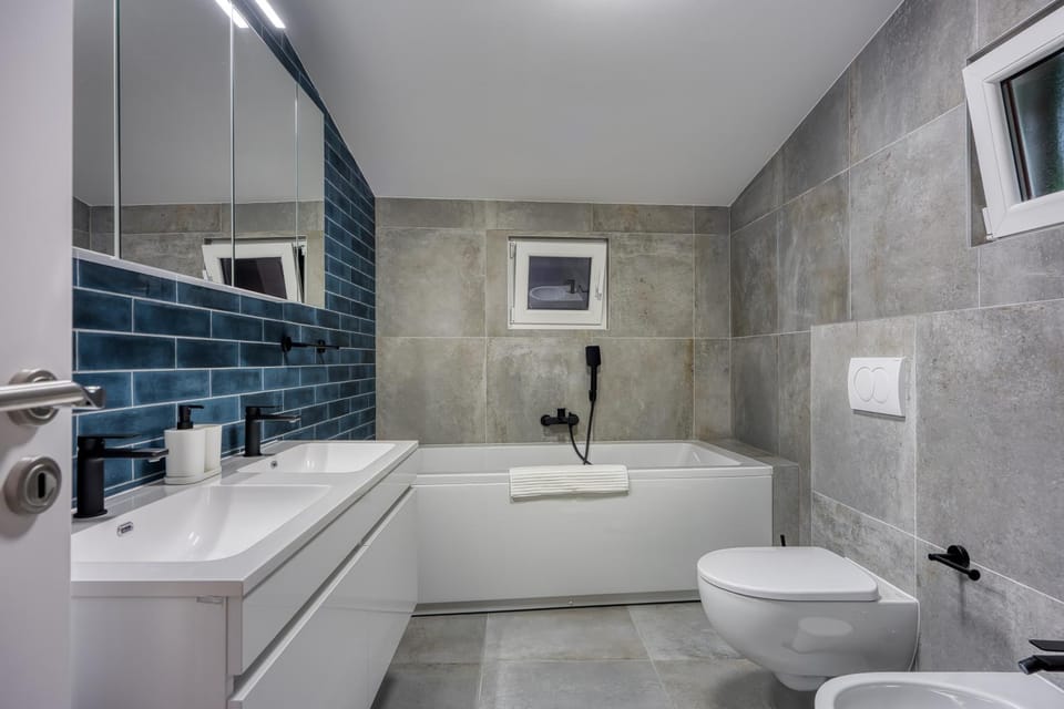 Bathroom, Bath