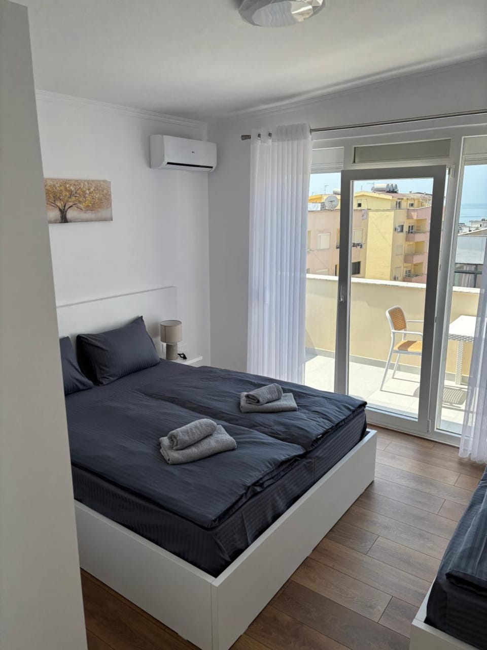 Bedroom, air conditioner