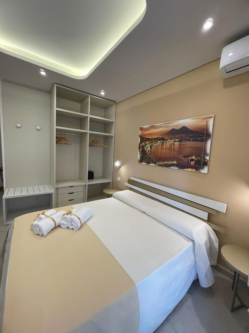 Bed, Photo of the whole room, Bedroom, towels, air conditioner