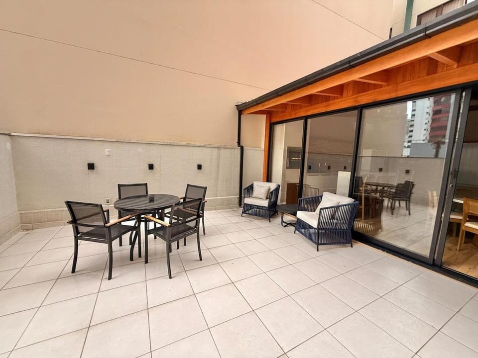 Apê Bossa Nova · Apê Bossa Nova|200m do mar|Espaço Gourmet|2churras Apartment in Camboriú