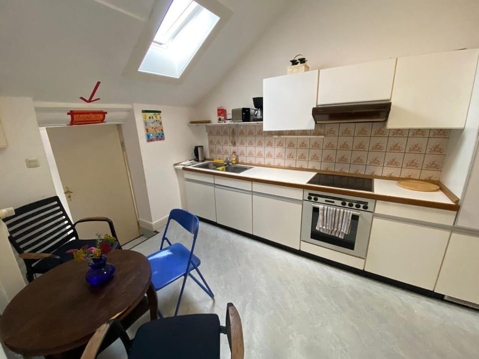 Property building, Kitchen or kitchenette, Living room