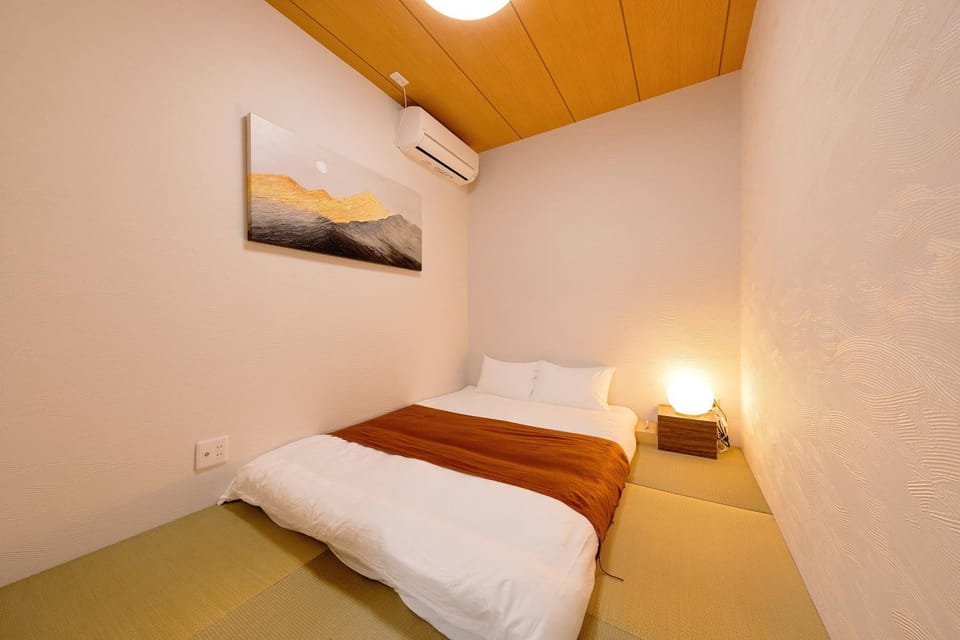 Photo of the whole room, Bedroom, air conditioner