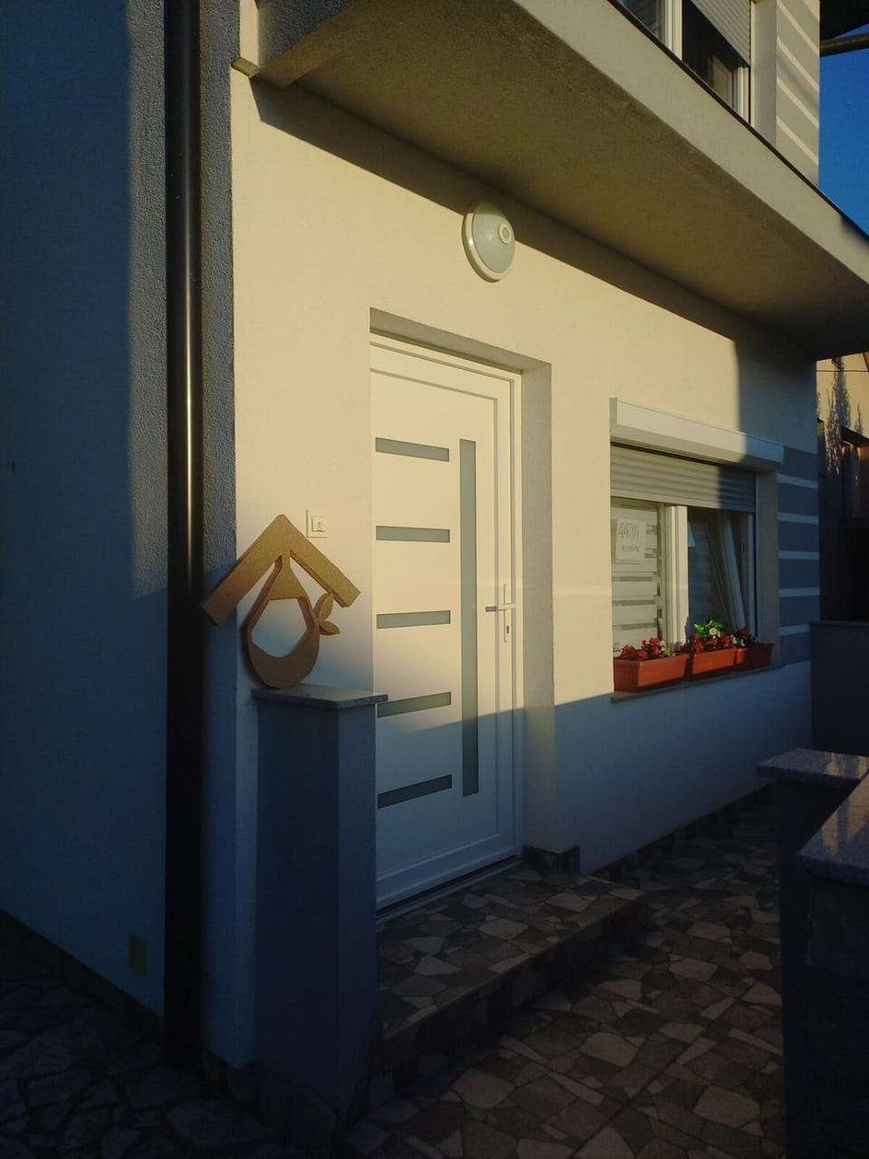 Property building, Day, Balcony/Terrace