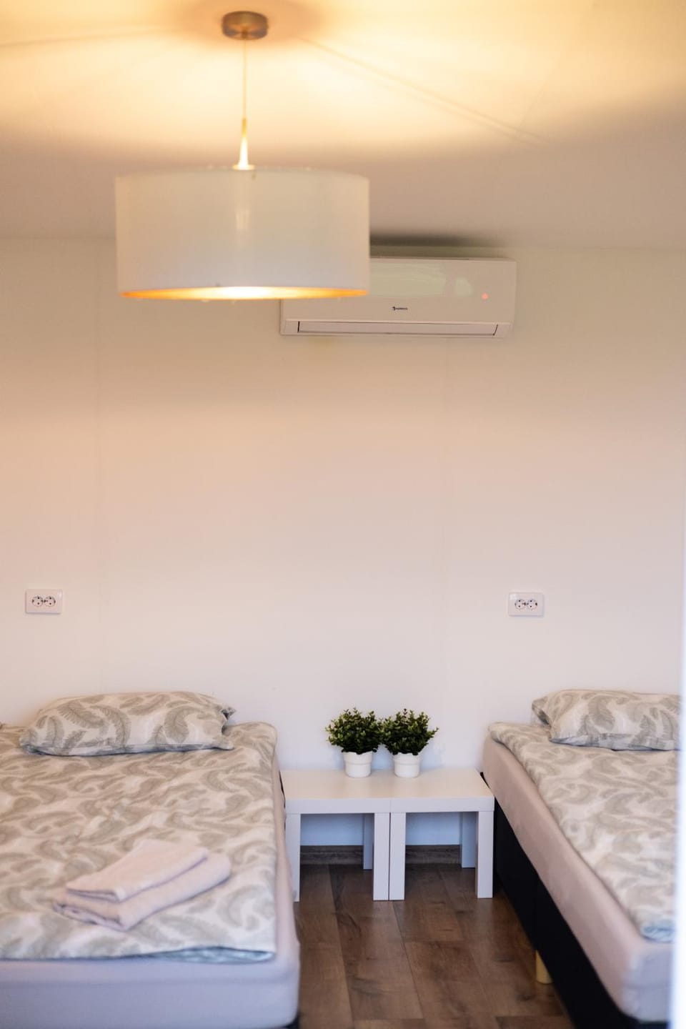 Bed, Bedroom, air conditioner