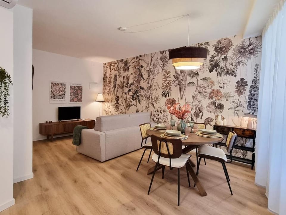 TV and multimedia, Coffee/tea facilities, Living room, Seating area, Dining area, Parking, dishwasher, hair dresser, heating, air conditioner