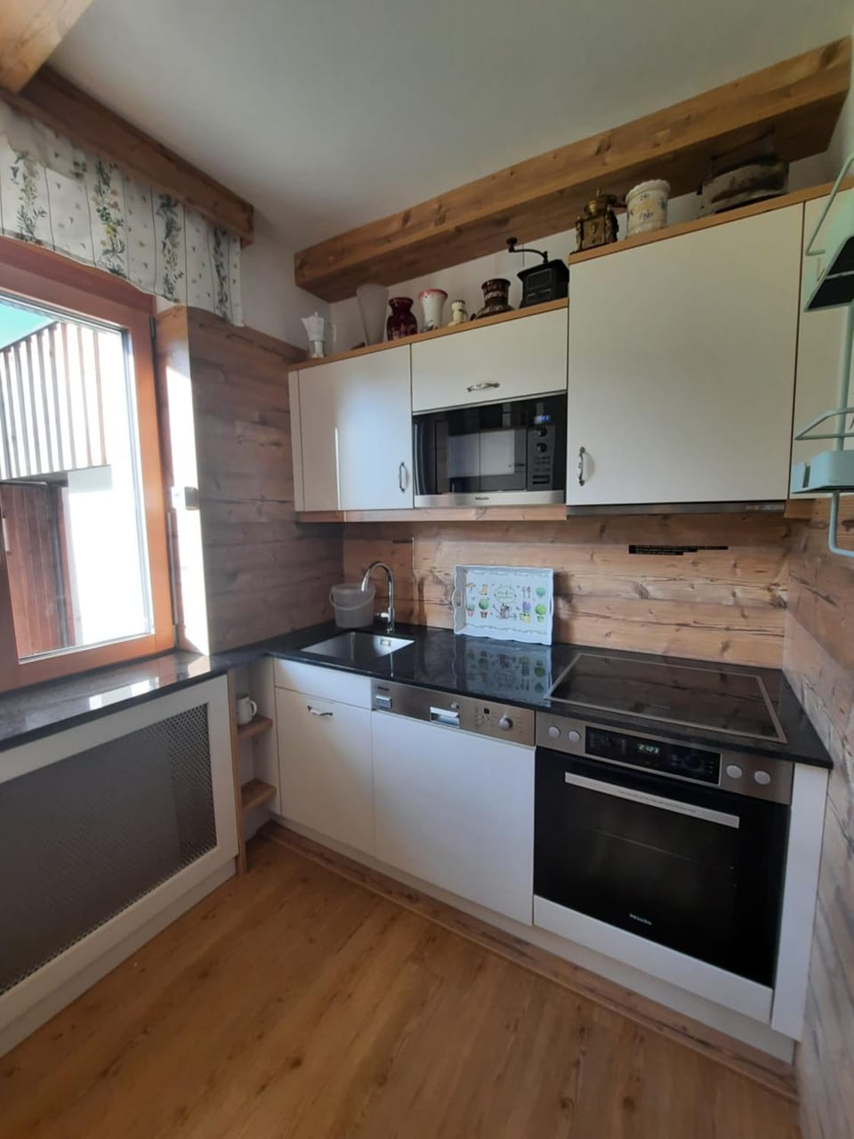 Kitchen or kitchenette, dishwasher