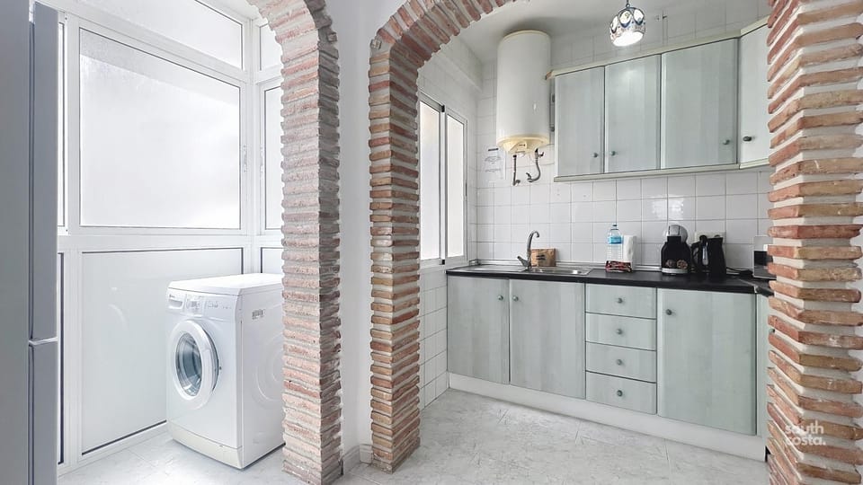 Kitchen or kitchenette, pet friendly, stove