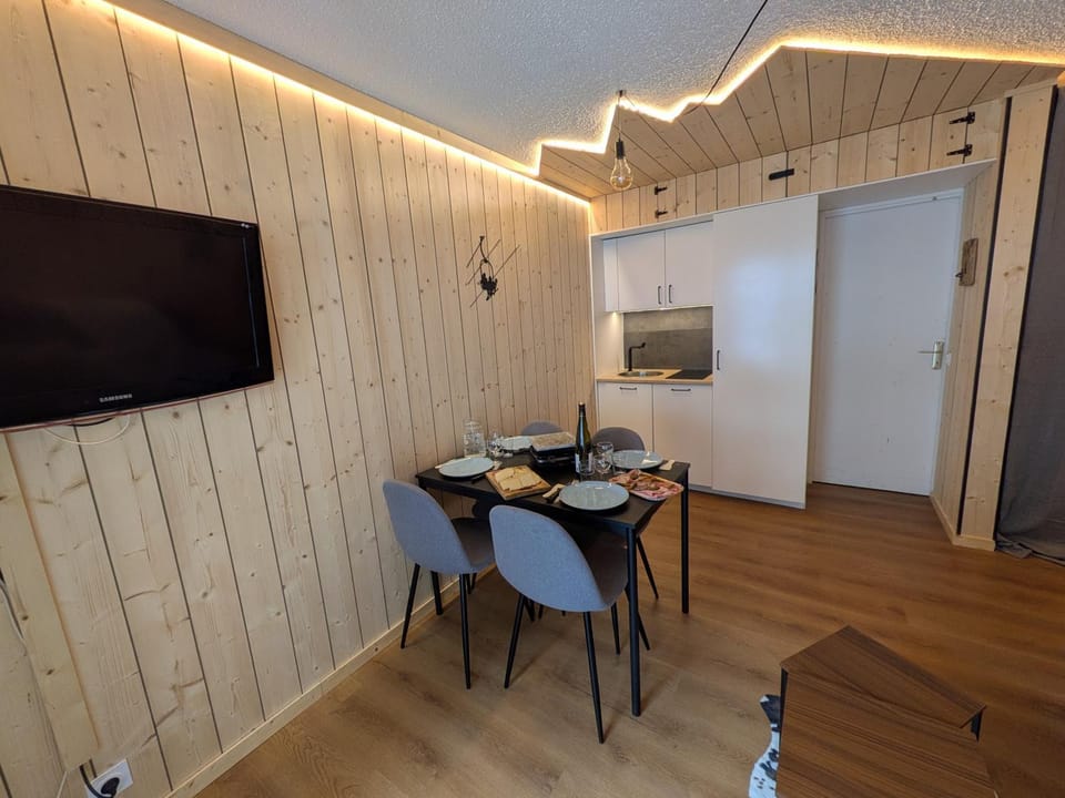 Dining area, kitchen