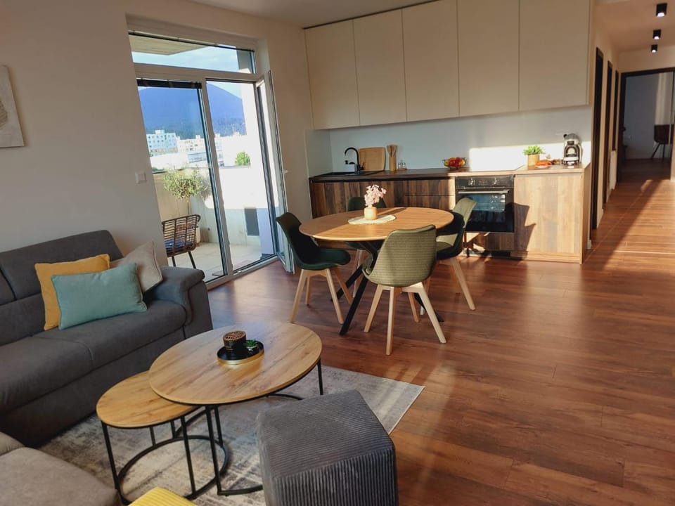 Kitchen or kitchenette, Living room, Dining area