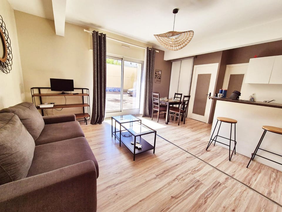 TV and multimedia, Kitchen or kitchenette, Living room, Dining area