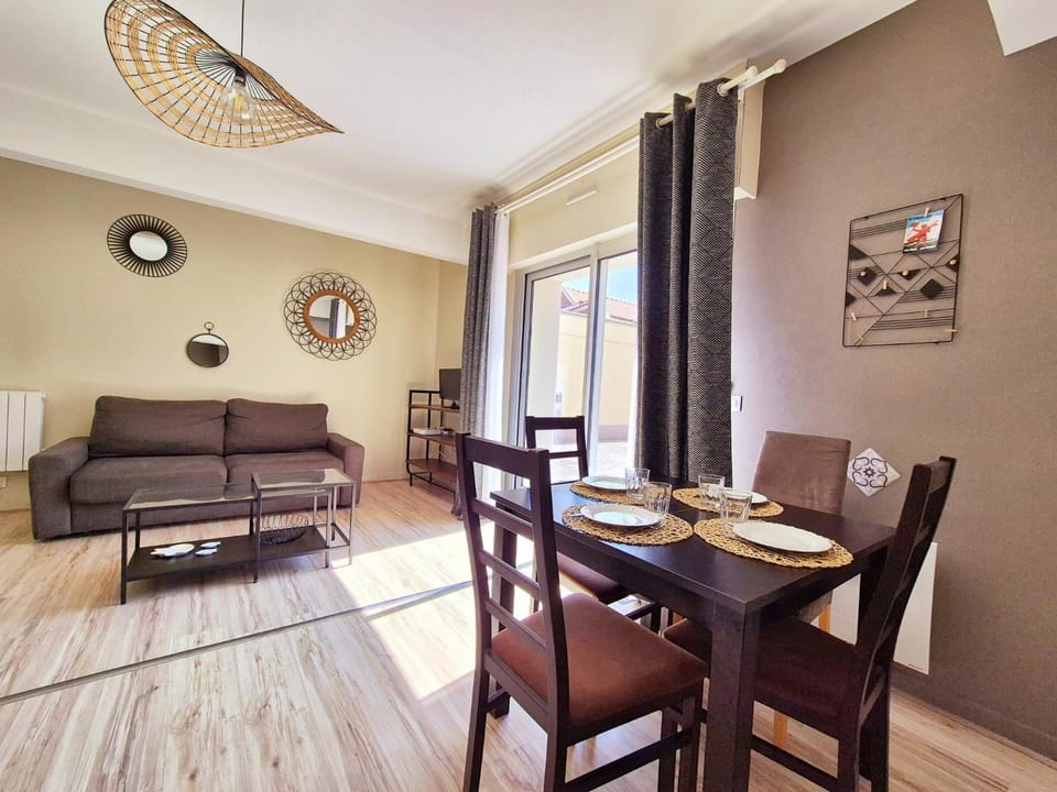 Living room, Dining area