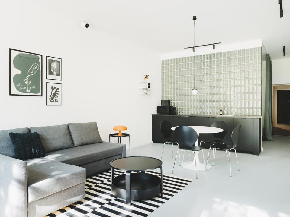Living room, Seating area, Dining area, kitchen