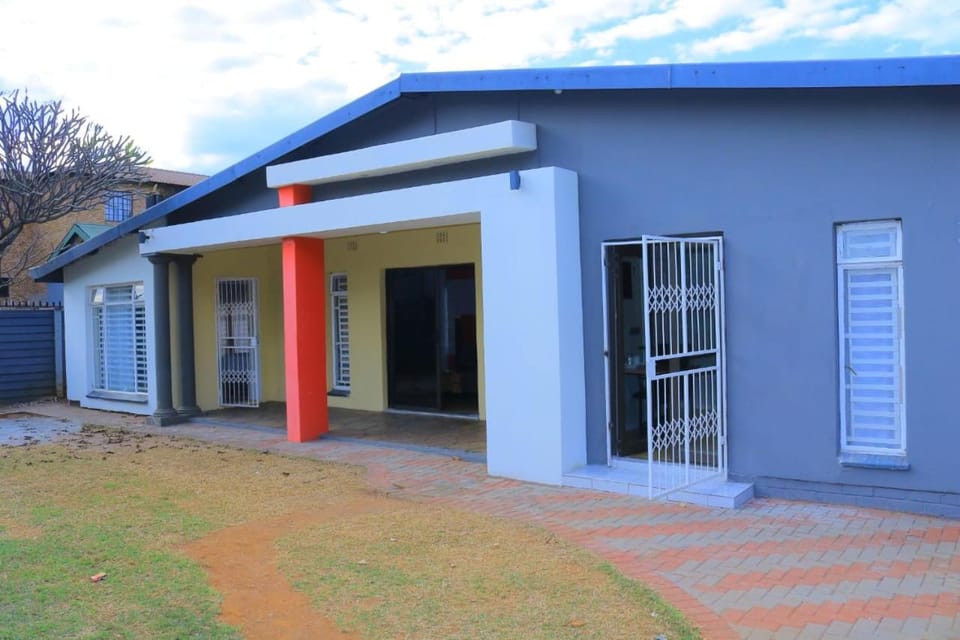Elite Stay Guest House Bed and Breakfast in Gauteng