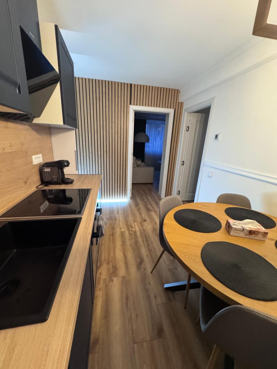 Kitchen or kitchenette, Dining area, stove