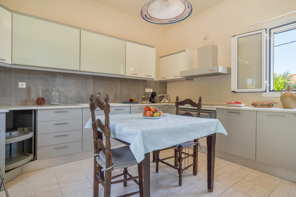 Property building, Kitchen or kitchenette, Living room