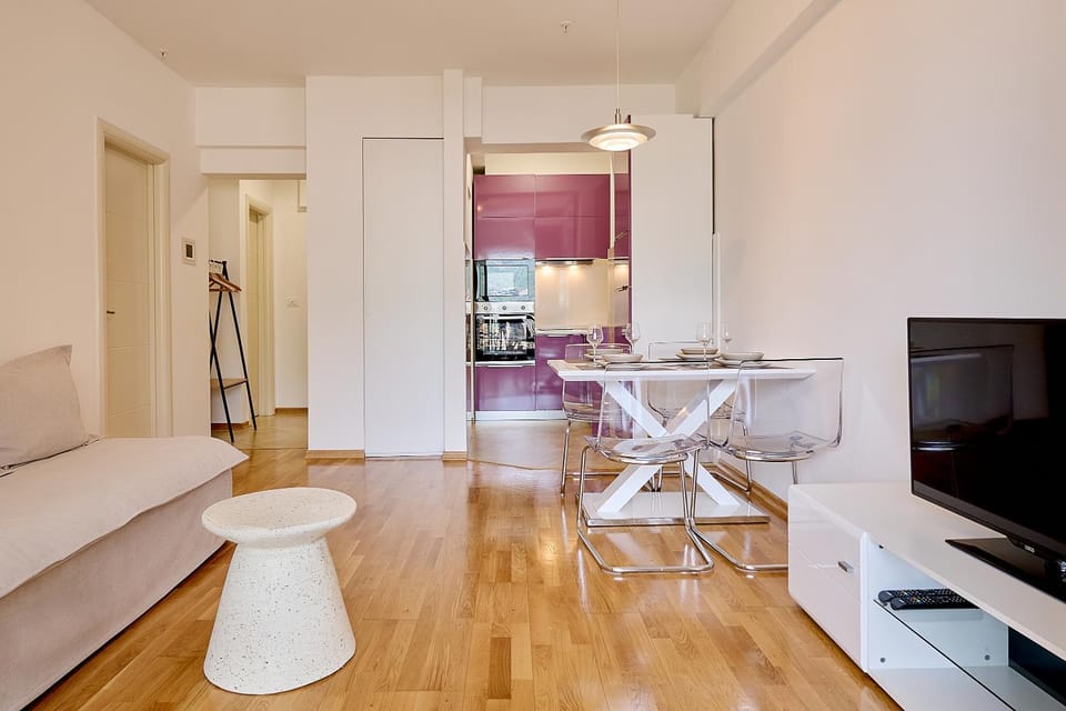 TV and multimedia, Kitchen or kitchenette, Living room, Photo of the whole room, Seating area