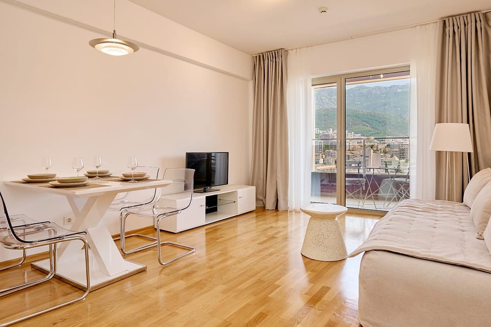 Communal lounge/ TV room, Living room, Photo of the whole room, Seating area, Dining area