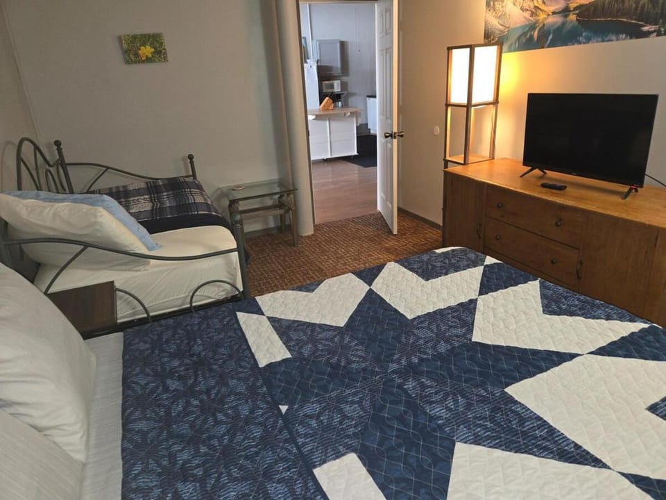 Kaleva East & Goose's Hall Apartment in Wisconsin