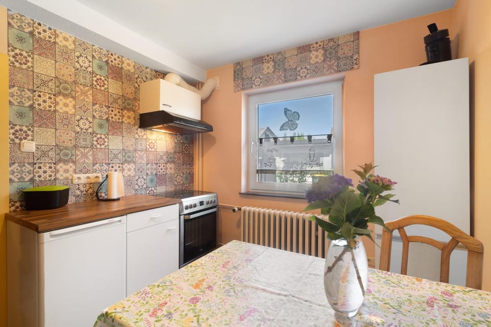 Property building, Kitchen or kitchenette, Living room