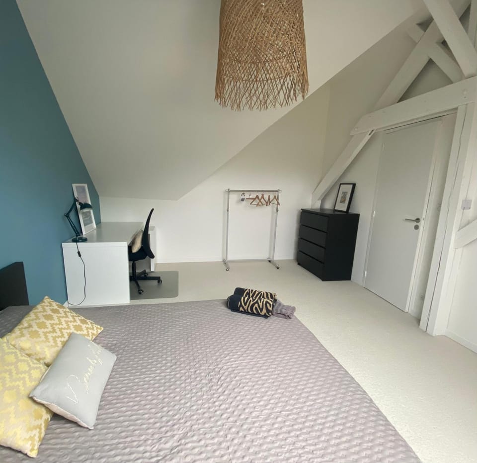 Photo of the whole room, Bedroom