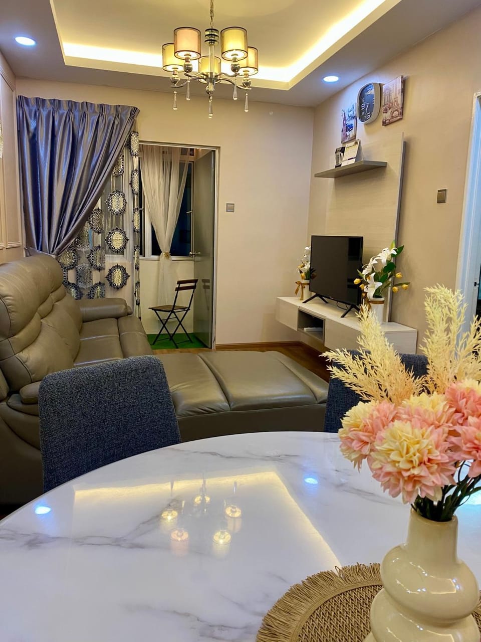 Communal lounge/ TV room, Living room, Seating area, Evening entertainment