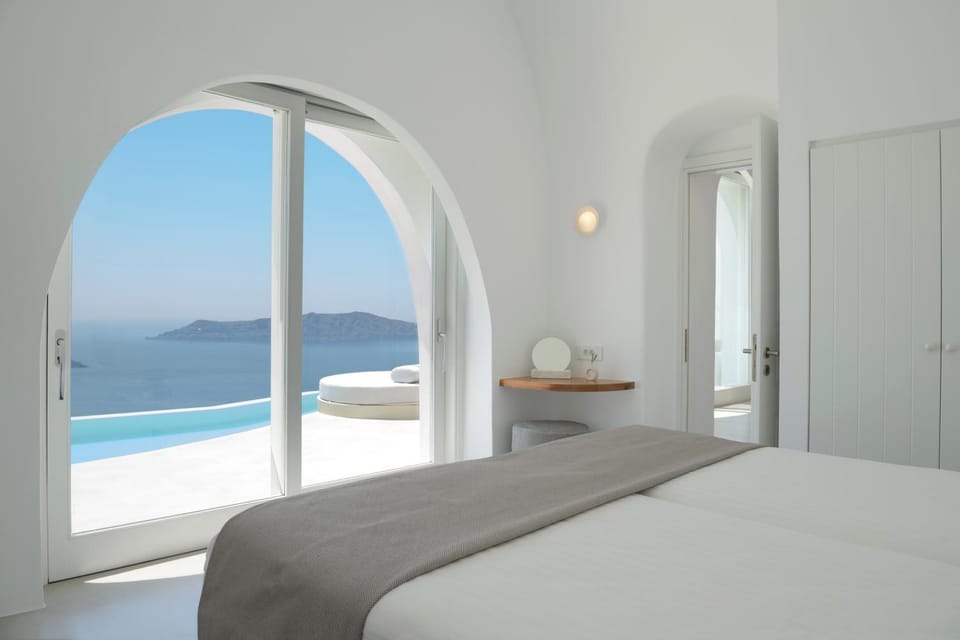 Bed, Bedroom, Sea view