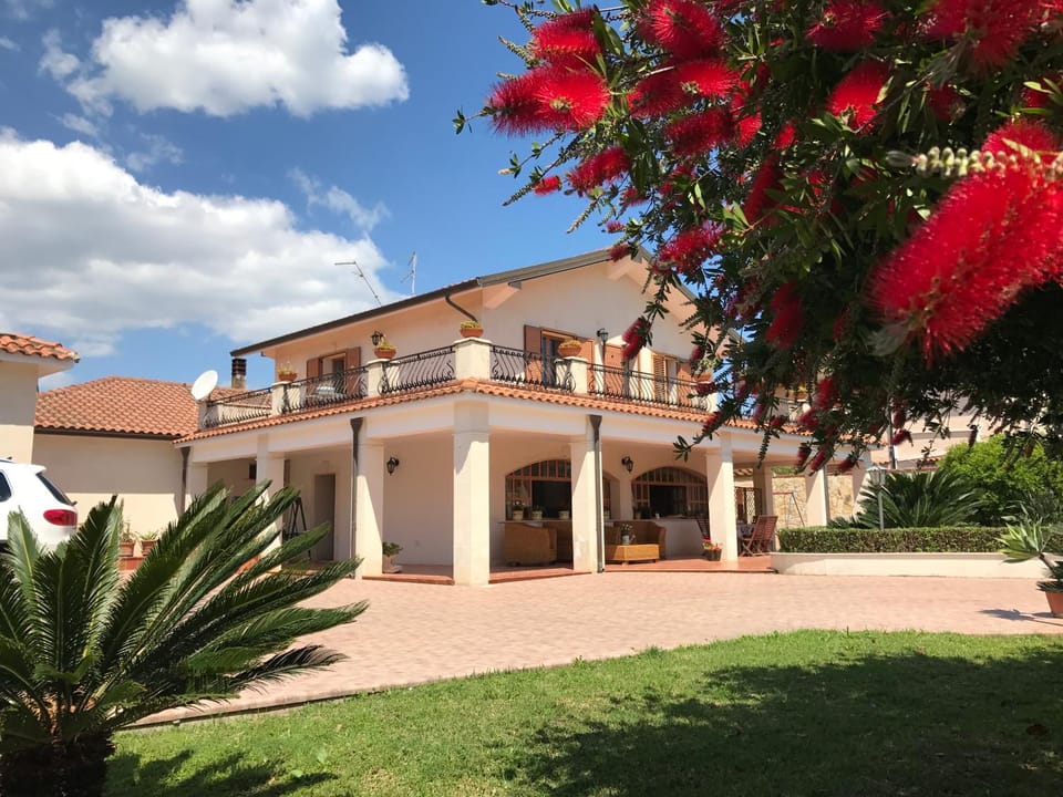 Property building, Day, Garden, Balcony/Terrace, Garden view, Swimming pool