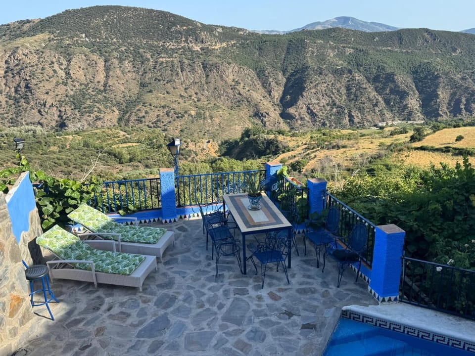 Nearby landmark, Natural landscape, Mountain view, Pool view, Swimming pool, sunbed