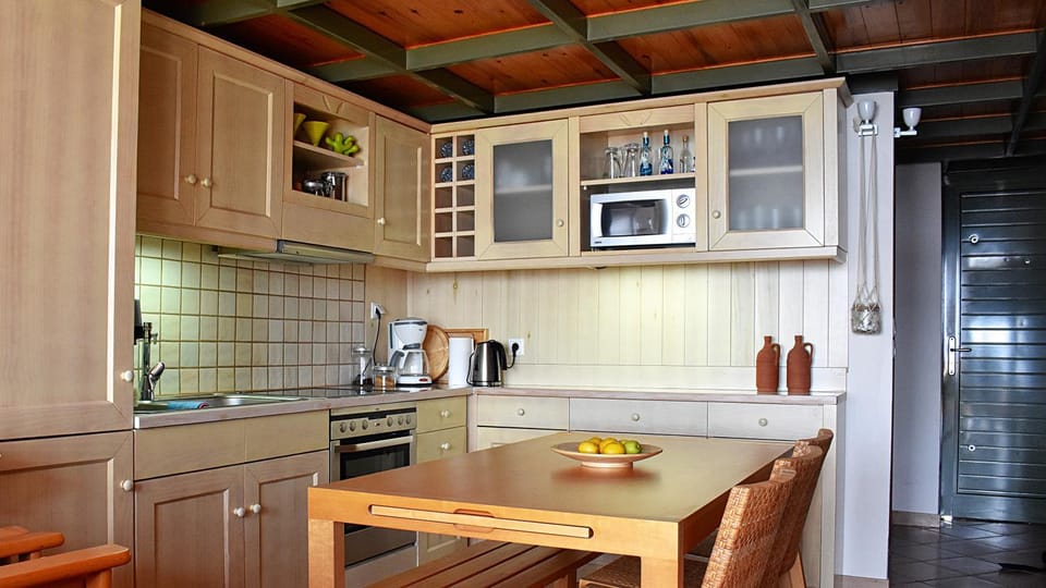Kitchen or kitchenette, oven, stove