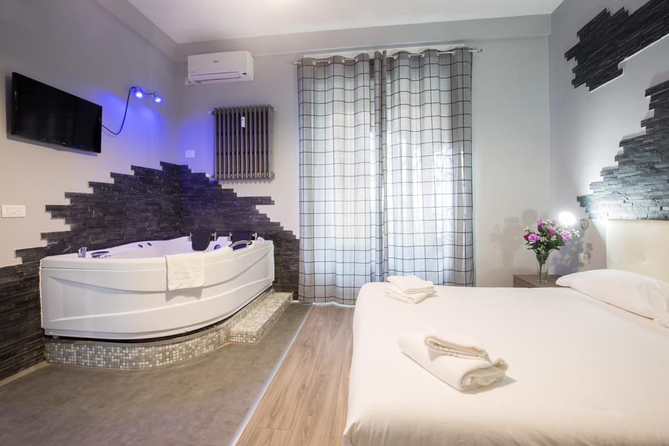 Patio, Day, People, Activities, View (from property/room), Balcony/Terrace, Other, Decorative detail, Communal kitchen, On site, Food, Pets, Drinks, Seasons, Family