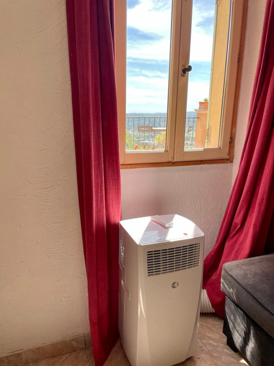 Charming little house with garden, stunning view House in Fayence