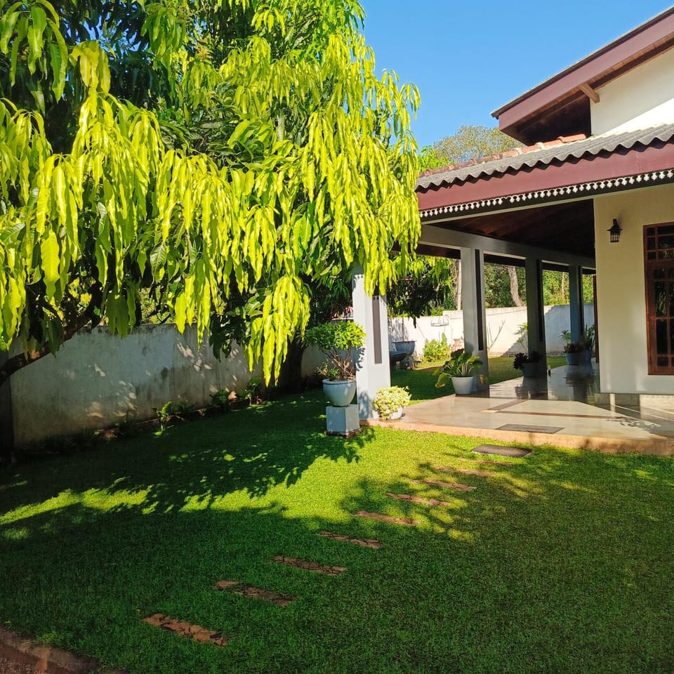 Bawana Luxury Bungalow Bed and Breakfast in Sri Lanka