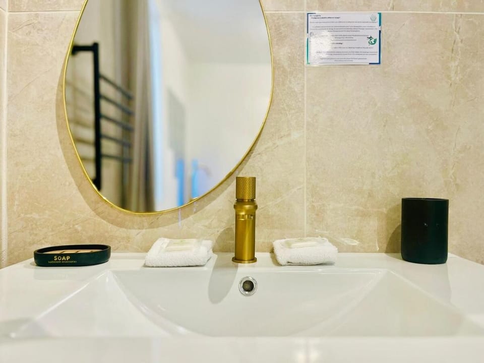 Bathroom, towels
