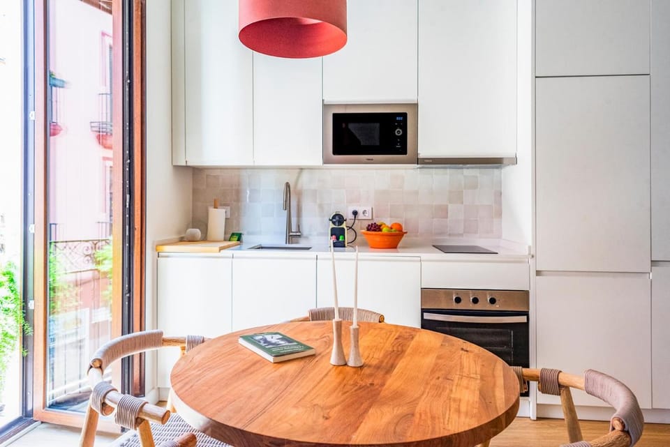 Kitchen or kitchenette, dishwasher, oven, stove