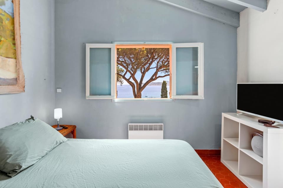 Living room, Bedroom