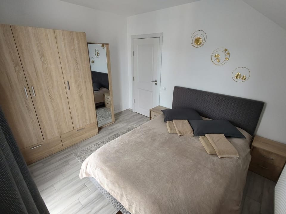Bedroom, wardrobe