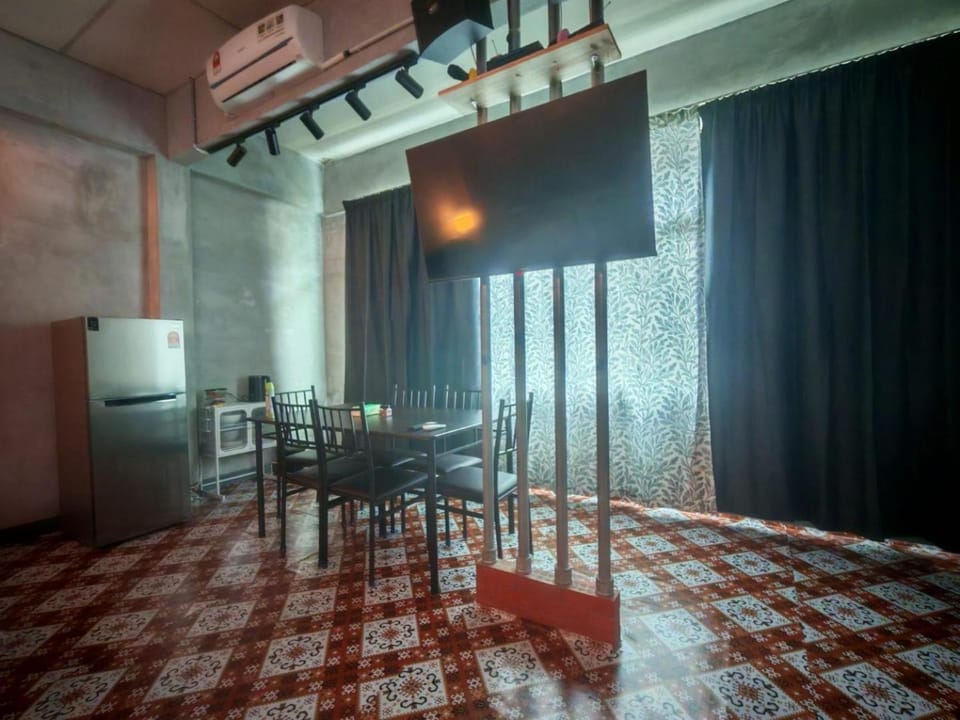 TV and multimedia, Kitchen or kitchenette, Dining area