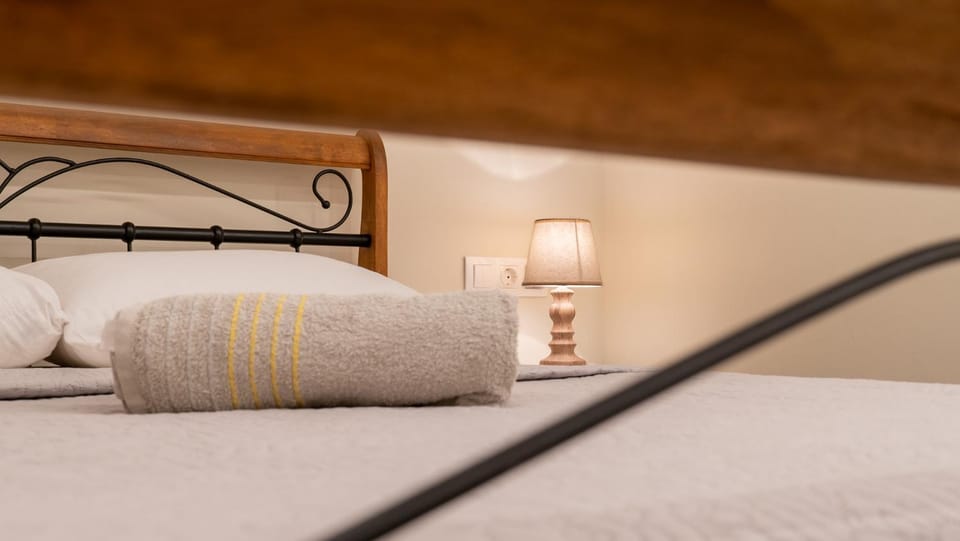 Bed, Photo of the whole room, Bedroom, towels