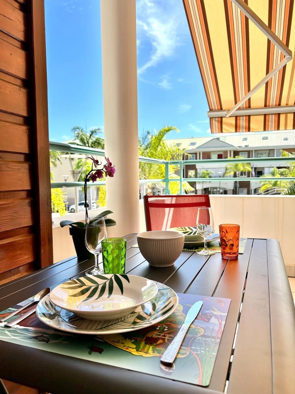 Patio, Day, View (from property/room), Balcony/Terrace, Food and drinks, Dining area, Food