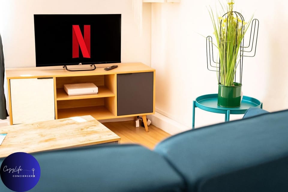 Communal lounge/ TV room, TV and multimedia, Living room, Seating area