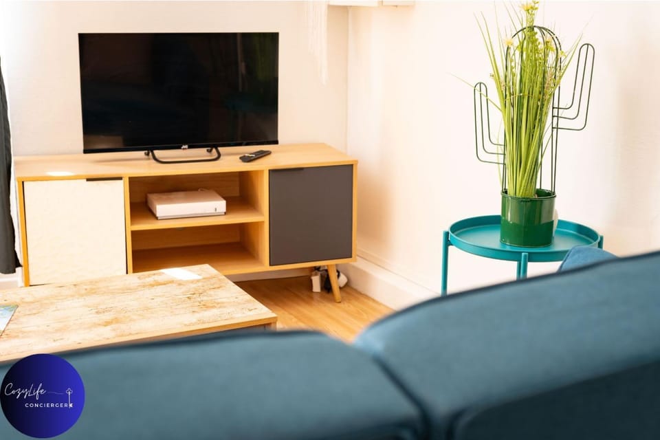 Communal lounge/ TV room, TV and multimedia, Living room, Seating area