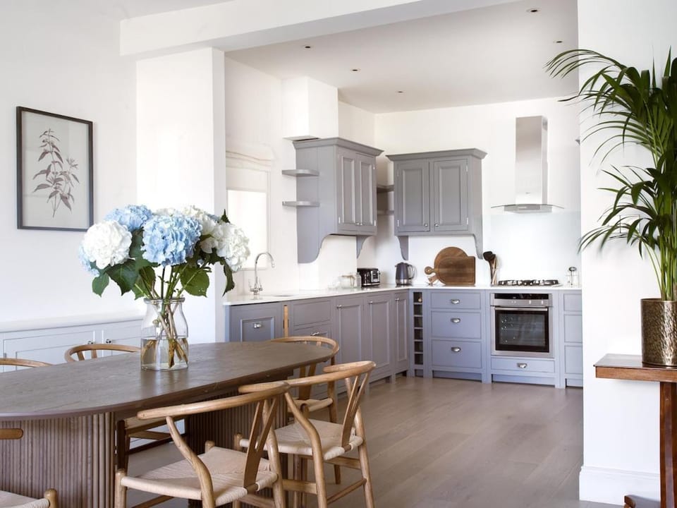 Private House Group LTD - Luxurious 3-Bedroom Notting Hill Apartment in City of Westminster